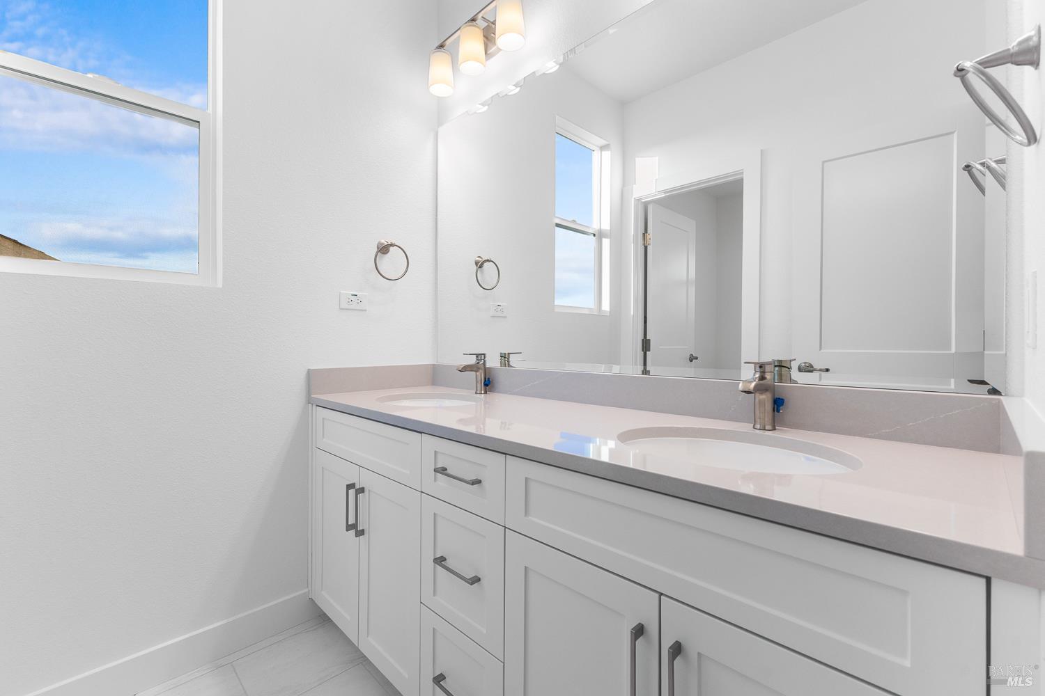 Detail Gallery Image 27 of 31 For 7337 Willowglen Dr, Rohnert Park,  CA 94928 - 3 Beds | 2/1 Baths