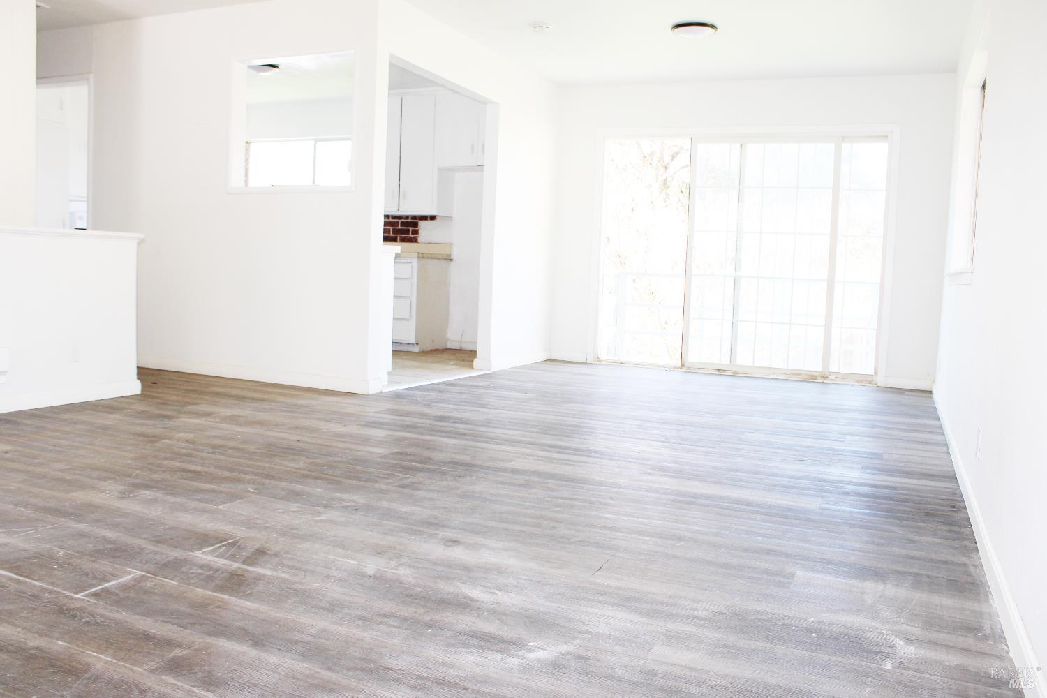 Detail Gallery Image 4 of 26 For 4083 Frye Ave, Clearlake,  CA 95422 - 3 Beds | 1/1 Baths