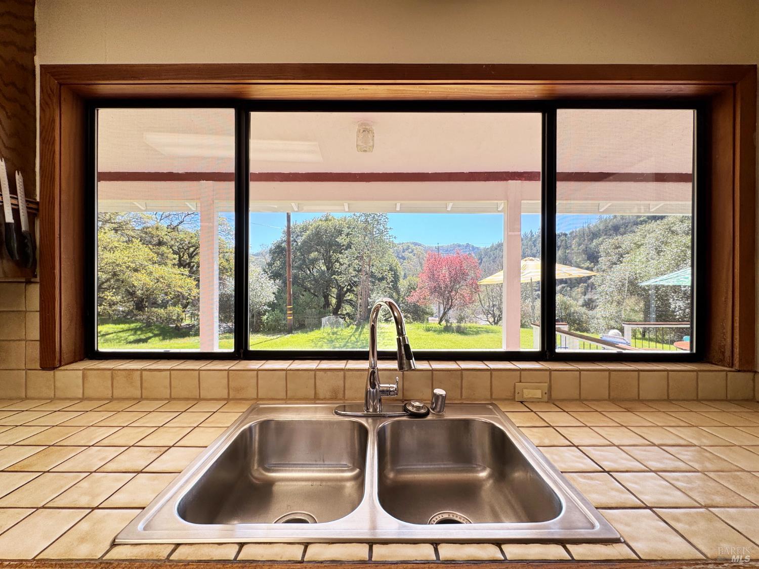 Detail Gallery Image 18 of 89 For 1800 Boonville Rd, Ukiah,  CA 95482 - 5 Beds | 4/1 Baths