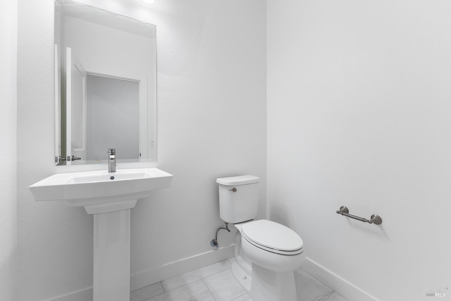 Detail Gallery Image 6 of 31 For 7337 Willowglen Dr, Rohnert Park,  CA 94928 - 3 Beds | 2/1 Baths