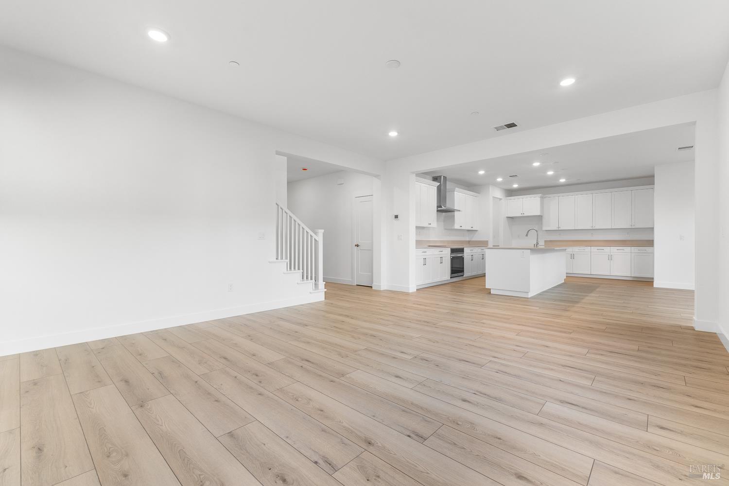 Detail Gallery Image 8 of 31 For 7337 Willowglen Dr, Rohnert Park,  CA 94928 - 3 Beds | 2/1 Baths