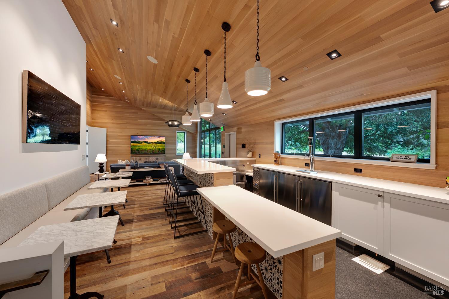 Detail Gallery Image 8 of 41 For 1129 Dealy Ln, Napa,  CA 94559 - 6 Beds | 6 Baths