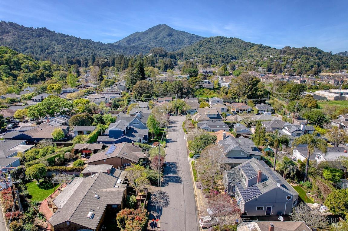 Detail Gallery Image 37 of 39 For 34 Diane Ln, Larkspur,  CA 94939 - 4 Beds | 3 Baths