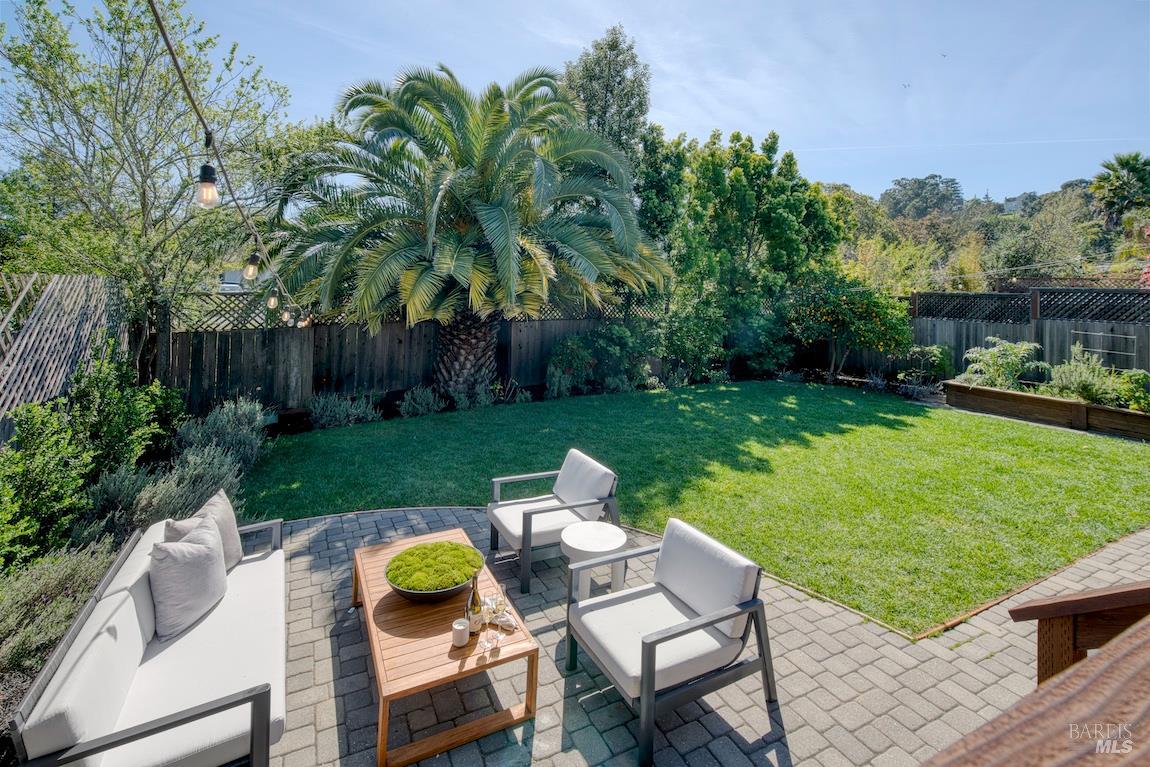 Detail Gallery Image 4 of 39 For 34 Diane Ln, Larkspur,  CA 94939 - 4 Beds | 3 Baths