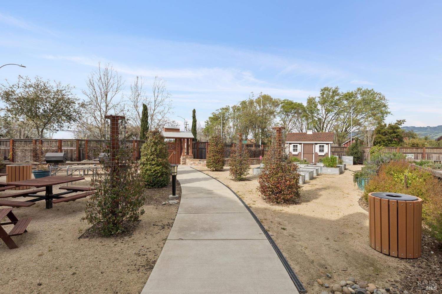 Detail Gallery Image 35 of 39 For 1414 Mauro Pietro Dr #301,  Petaluma,  CA 94954 - 3 Beds | 2 Baths