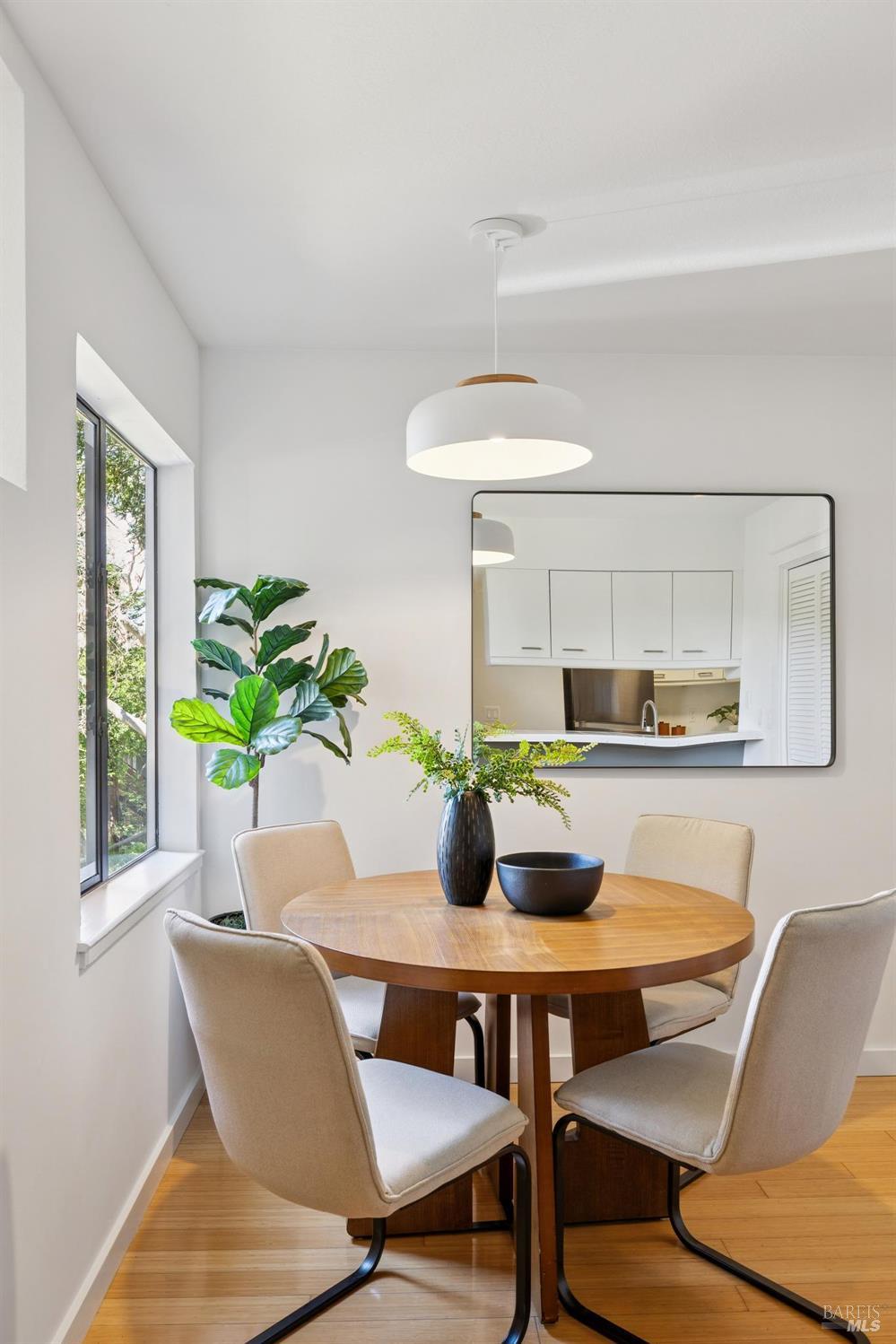 Detail Gallery Image 10 of 25 For 121 Professional Center Pkwy, San Rafael,  CA 94903 - 3 Beds | 2/1 Baths