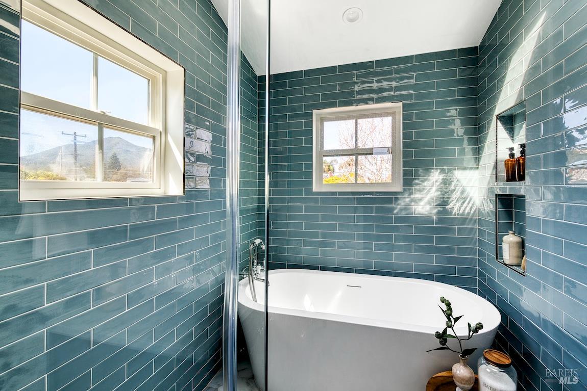 Detail Gallery Image 25 of 39 For 34 Diane Ln, Larkspur,  CA 94939 - 4 Beds | 3 Baths