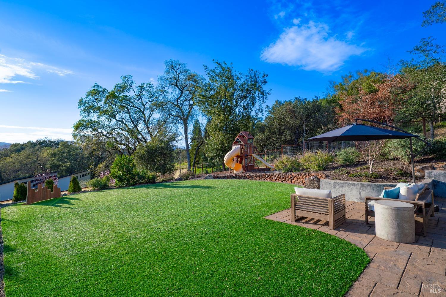 Detail Gallery Image 24 of 39 For 235 Clear Ridge Dr, Healdsburg,  CA 95448 - 4 Beds | 4/1 Baths