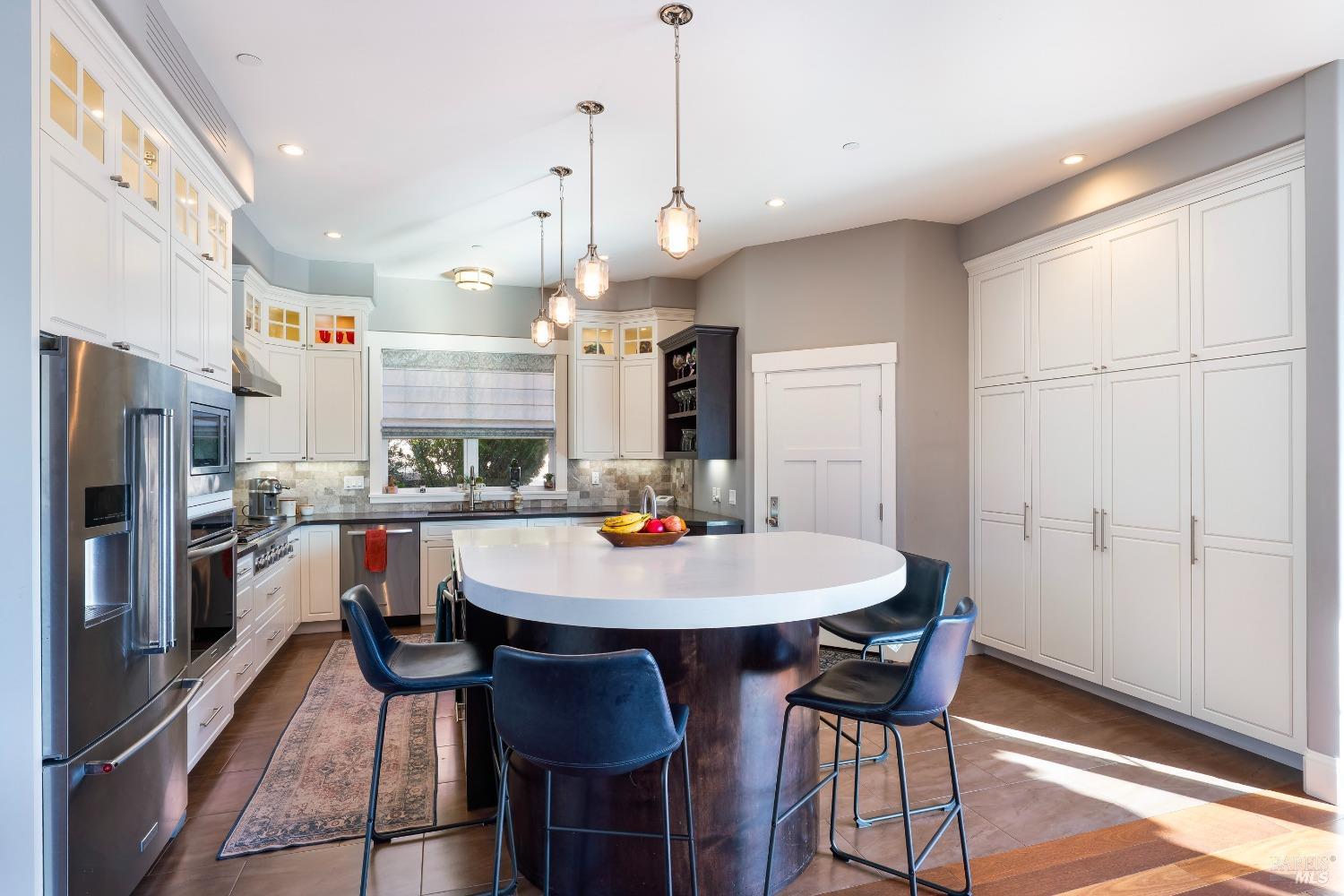 Detail Gallery Image 8 of 39 For 235 Clear Ridge Dr, Healdsburg,  CA 95448 - 4 Beds | 4/1 Baths