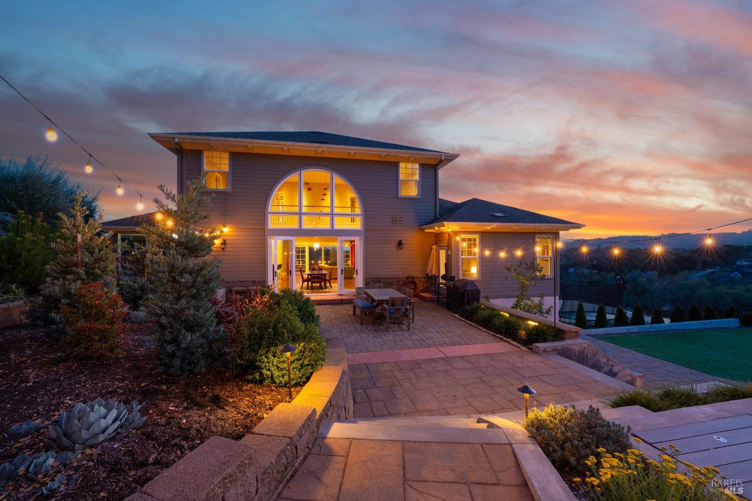 Detail Gallery Image 27 of 39 For 235 Clear Ridge Dr, Healdsburg,  CA 95448 - 4 Beds | 4/1 Baths