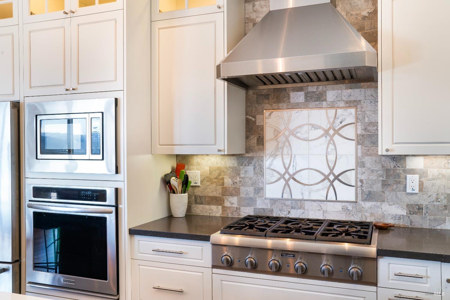 Detail Gallery Image 7 of 39 For 235 Clear Ridge Dr, Healdsburg,  CA 95448 - 4 Beds | 4/1 Baths