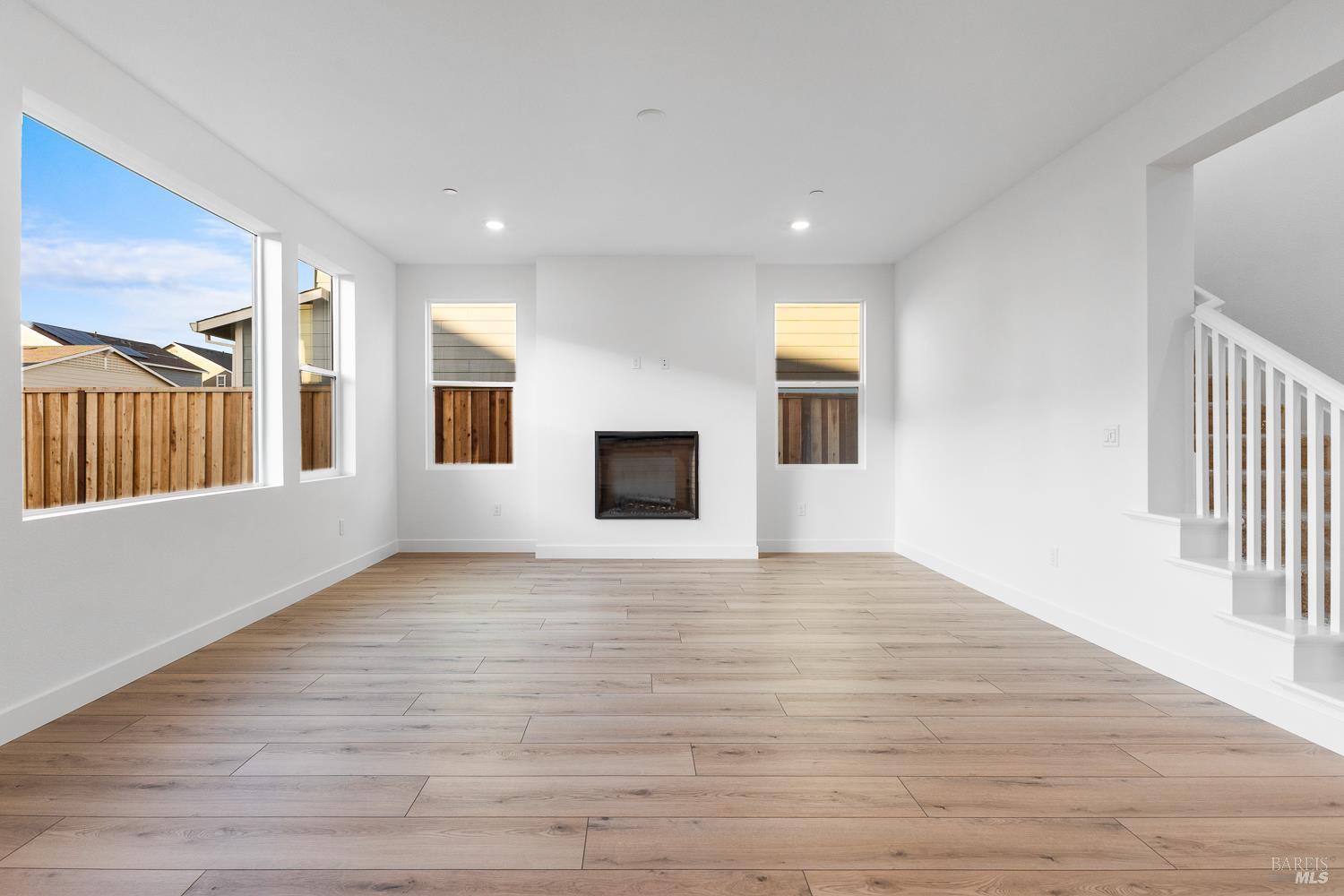 Detail Gallery Image 15 of 31 For 7337 Willowglen Dr, Rohnert Park,  CA 94928 - 3 Beds | 2/1 Baths