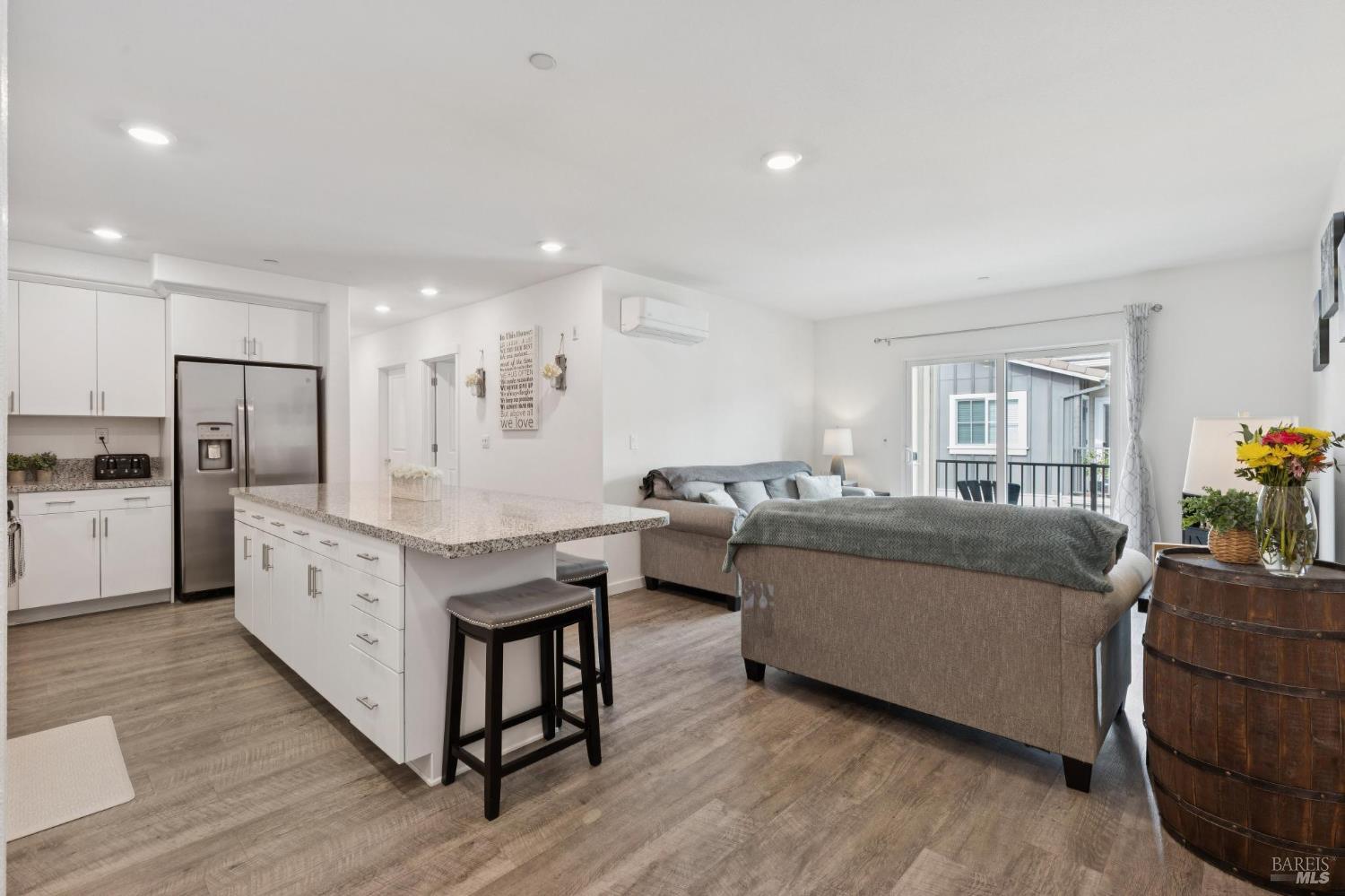 Detail Gallery Image 7 of 39 For 1414 Mauro Pietro Dr #301,  Petaluma,  CA 94954 - 3 Beds | 2 Baths