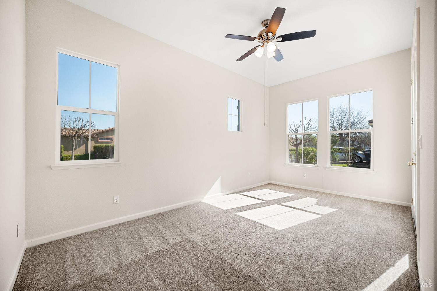 Detail Gallery Image 31 of 77 For 377 Shadow Creek Dr, Rio Vista,  CA 94571 - 2 Beds | 3/1 Baths