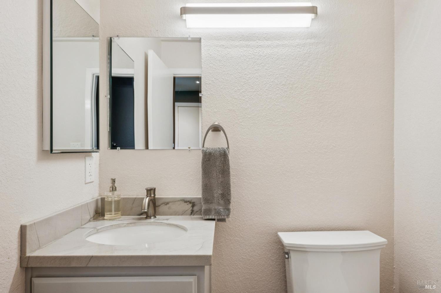 Detail Gallery Image 14 of 32 For 166 Pelican Ln, Novato,  CA 94949 - 4 Beds | 2/1 Baths