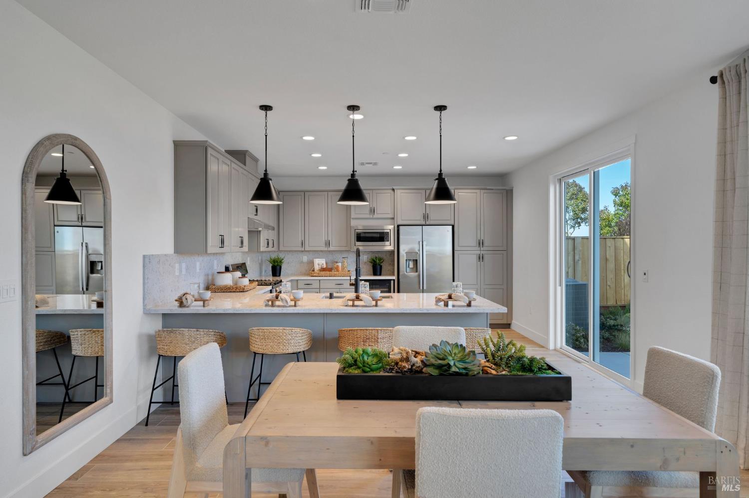 Detail Gallery Image 16 of 39 For 516 Eagle Cir, Oakley,  CA 94561 - 5 Beds | 3 Baths