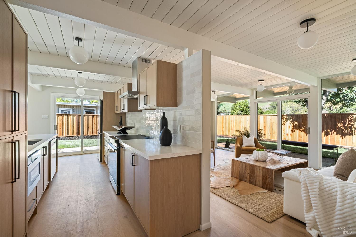 Detail Gallery Image 5 of 27 For 776 Montecillo Rd, San Rafael,  CA 94903 - 3 Beds | 2 Baths