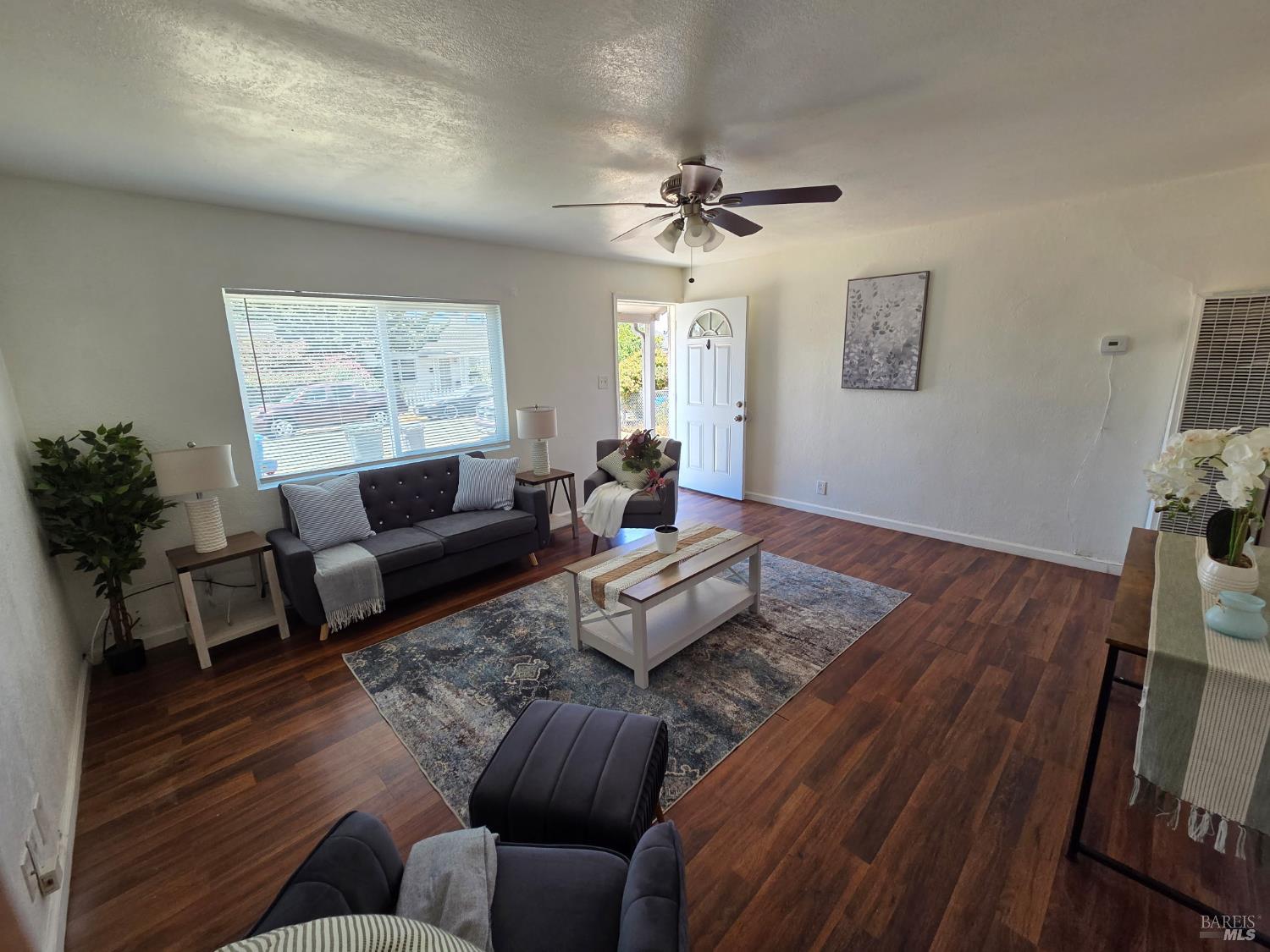 Detail Gallery Image 3 of 10 For 144 Hogan Ave, Vallejo,  CA 94589 - 3 Beds | 1 Baths