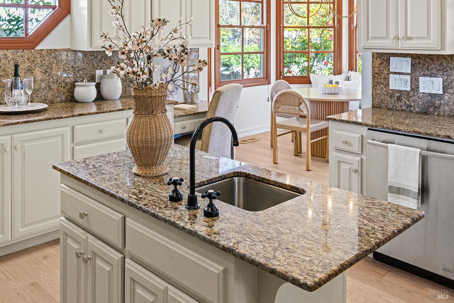 Detail Gallery Image 25 of 61 For 735 Johnson St, Healdsburg,  CA 95448 - 3 Beds | 2 Baths