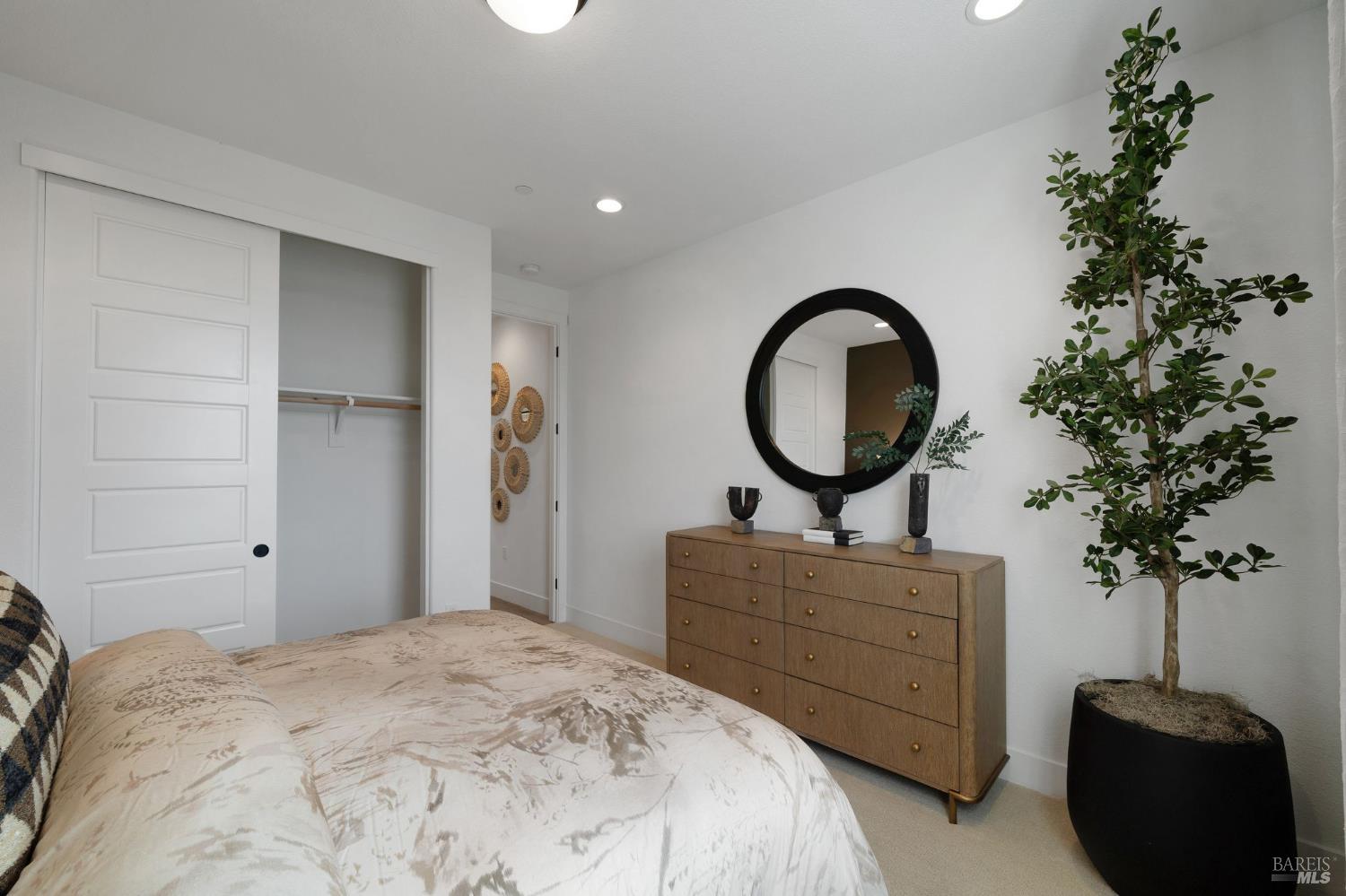 Detail Gallery Image 19 of 39 For 516 Eagle Cir, Oakley,  CA 94561 - 5 Beds | 3 Baths