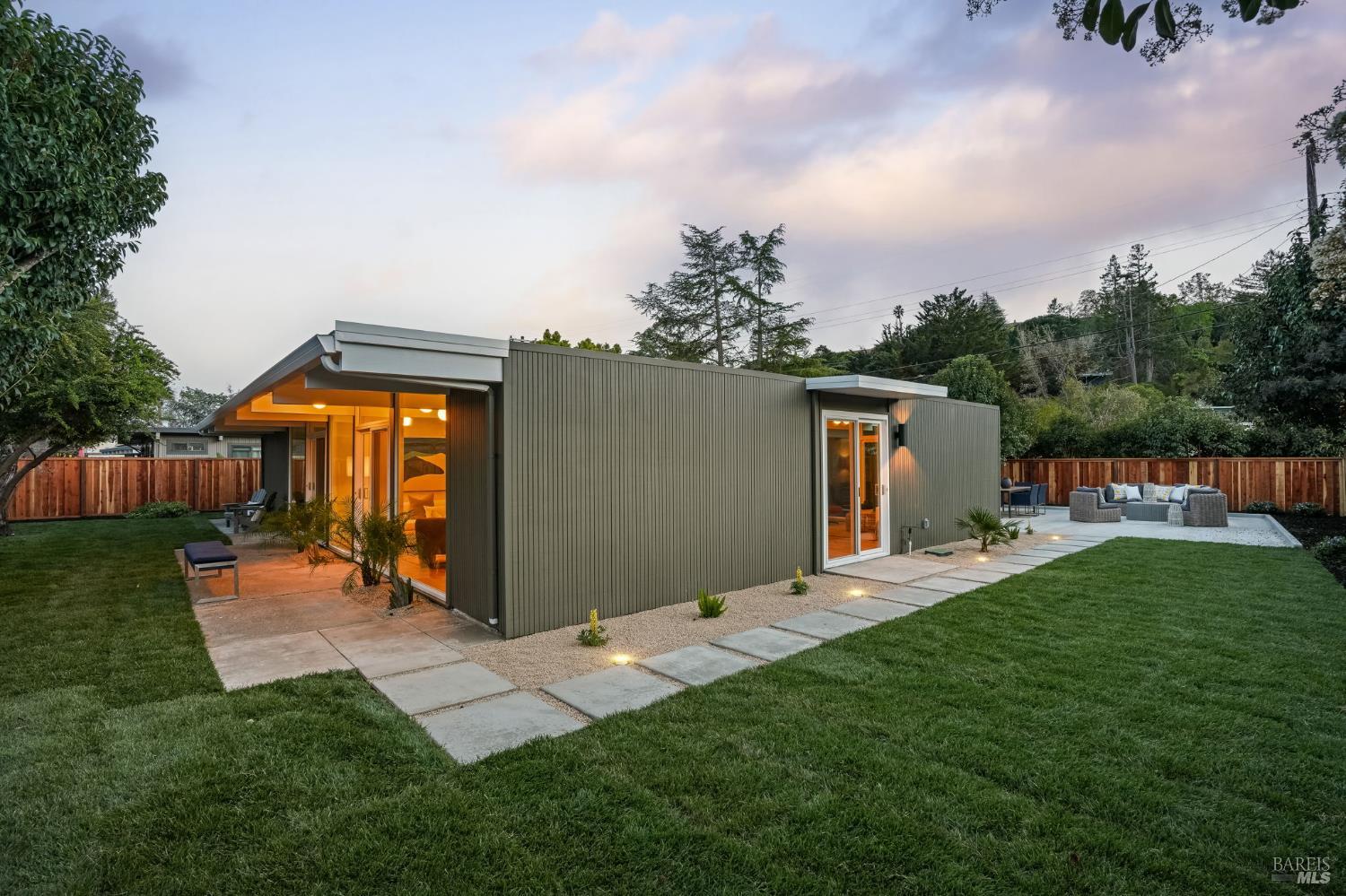 Detail Gallery Image 4 of 27 For 776 Montecillo Rd, San Rafael,  CA 94903 - 3 Beds | 2 Baths