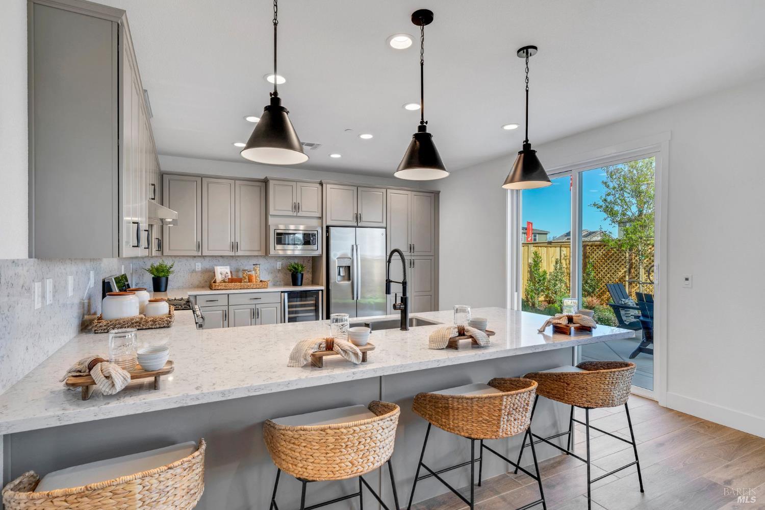 Detail Gallery Image 9 of 39 For 516 Eagle Cir, Oakley,  CA 94561 - 5 Beds | 3 Baths