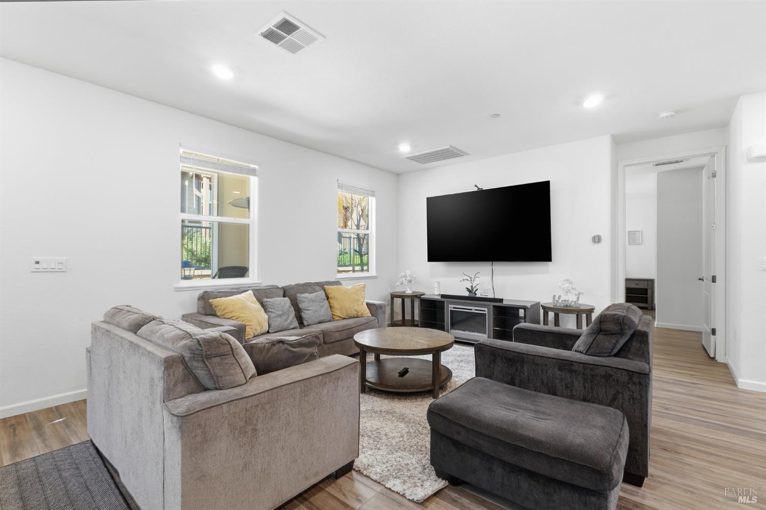 Detail Gallery Image 3 of 12 For 6420 Paysar Ln, Gilroy,  CA 95020 - 3 Beds | 2/1 Baths