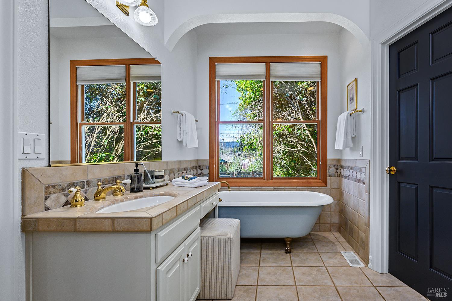 Detail Gallery Image 34 of 61 For 735 Johnson St, Healdsburg,  CA 95448 - 3 Beds | 2 Baths
