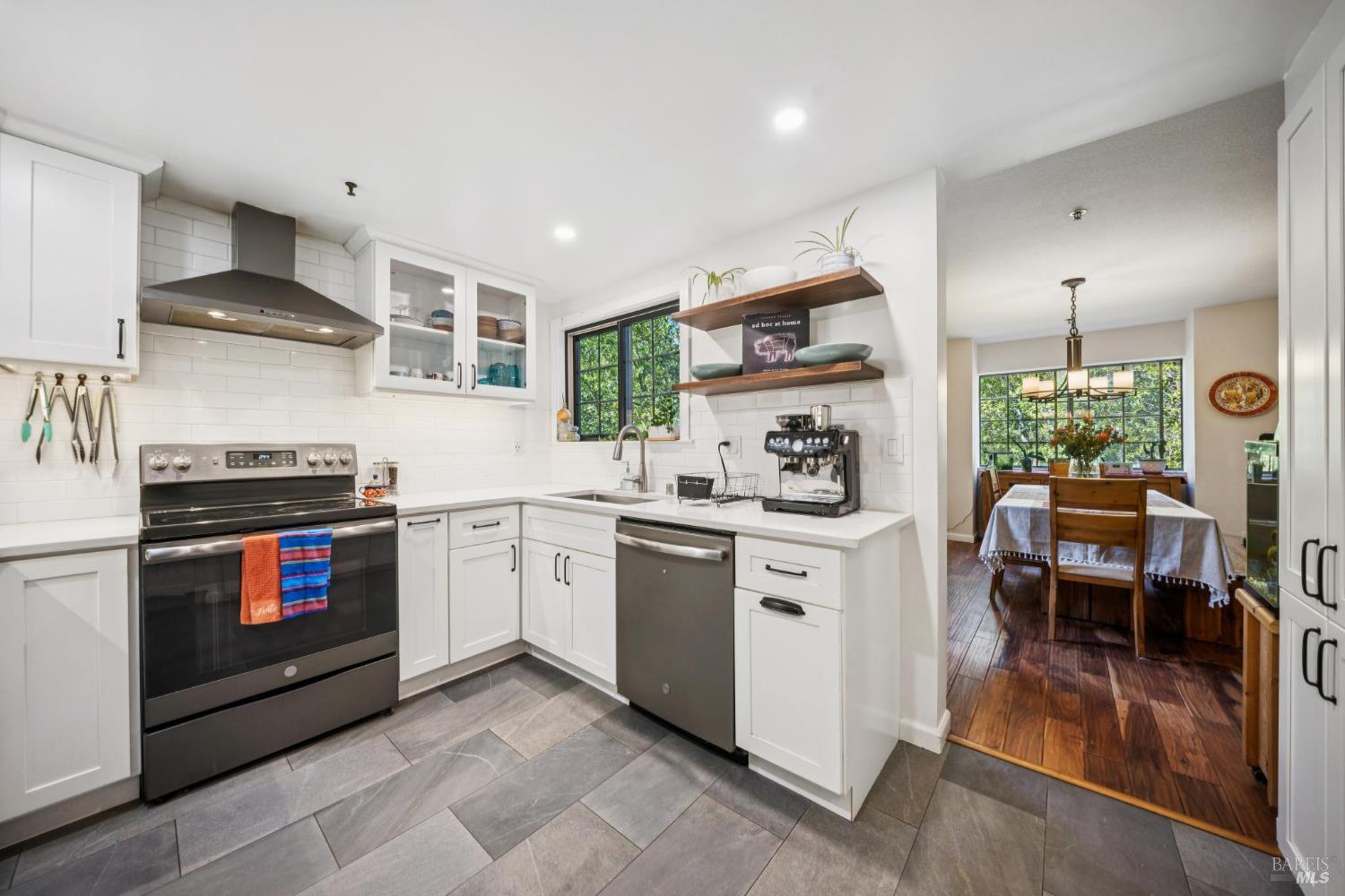 Detail Gallery Image 11 of 32 For 166 Pelican Ln, Novato,  CA 94949 - 4 Beds | 2/1 Baths