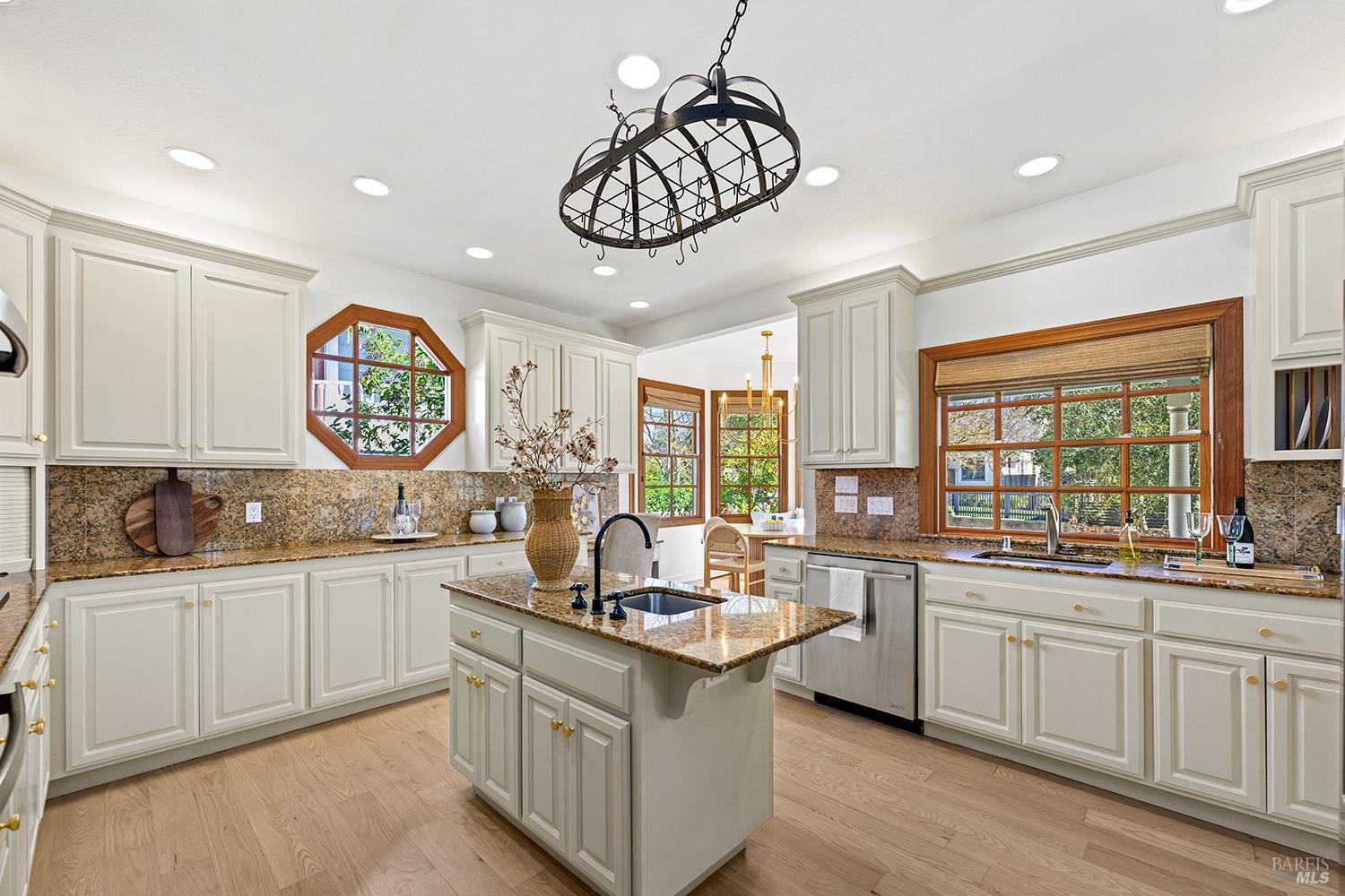 Detail Gallery Image 20 of 61 For 735 Johnson St, Healdsburg,  CA 95448 - 3 Beds | 2 Baths