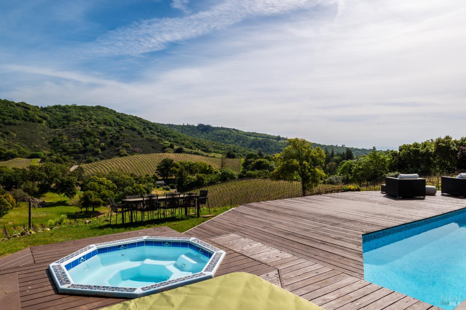 Detail Gallery Image 3 of 49 For 452 Chestnut Ave, Sonoma,  CA 95476 - 3 Beds | 2 Baths