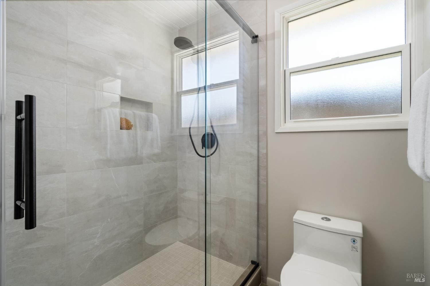 Detail Gallery Image 18 of 27 For 776 Montecillo Rd, San Rafael,  CA 94903 - 3 Beds | 2 Baths