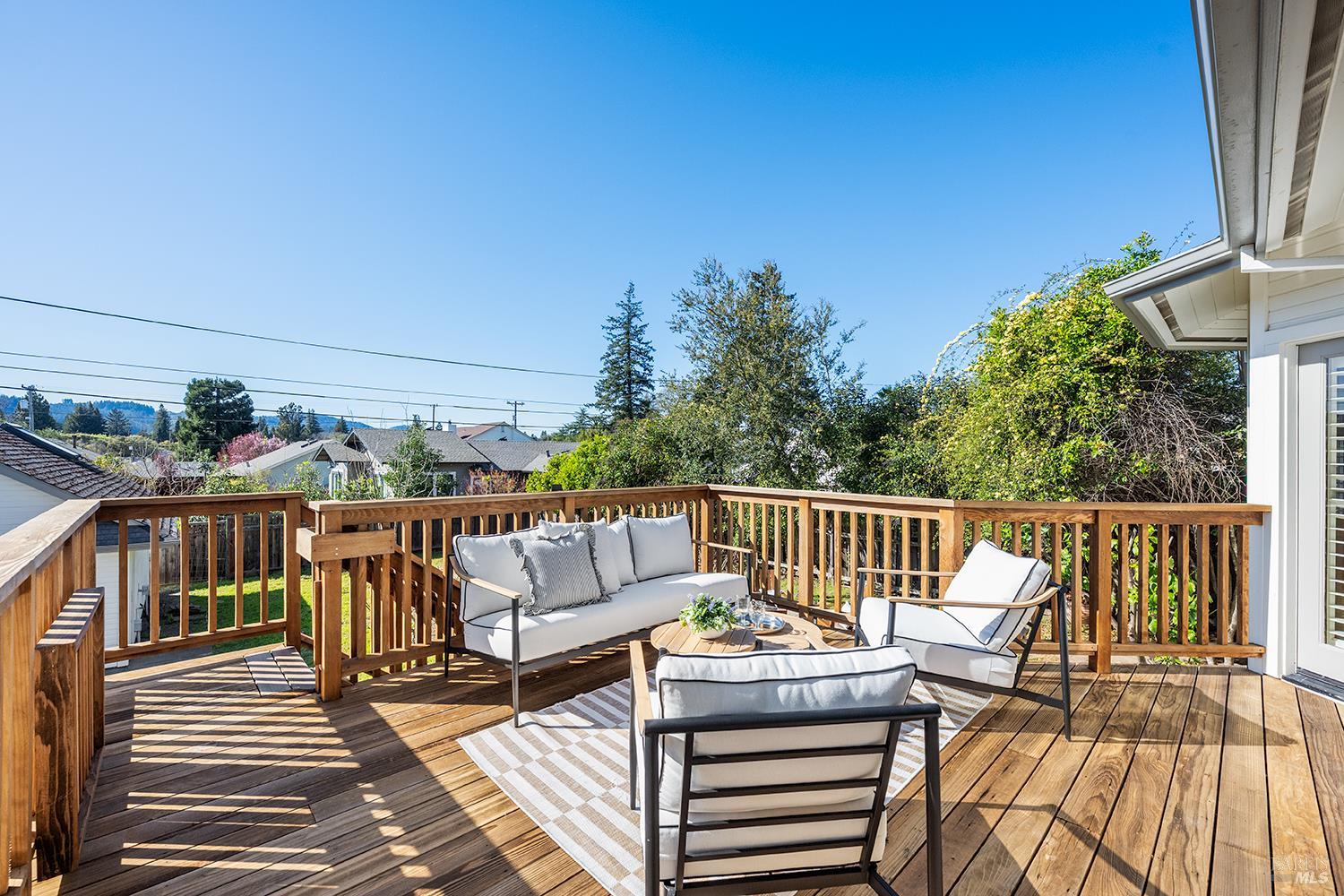 Detail Gallery Image 7 of 61 For 735 Johnson St, Healdsburg,  CA 95448 - 3 Beds | 2 Baths