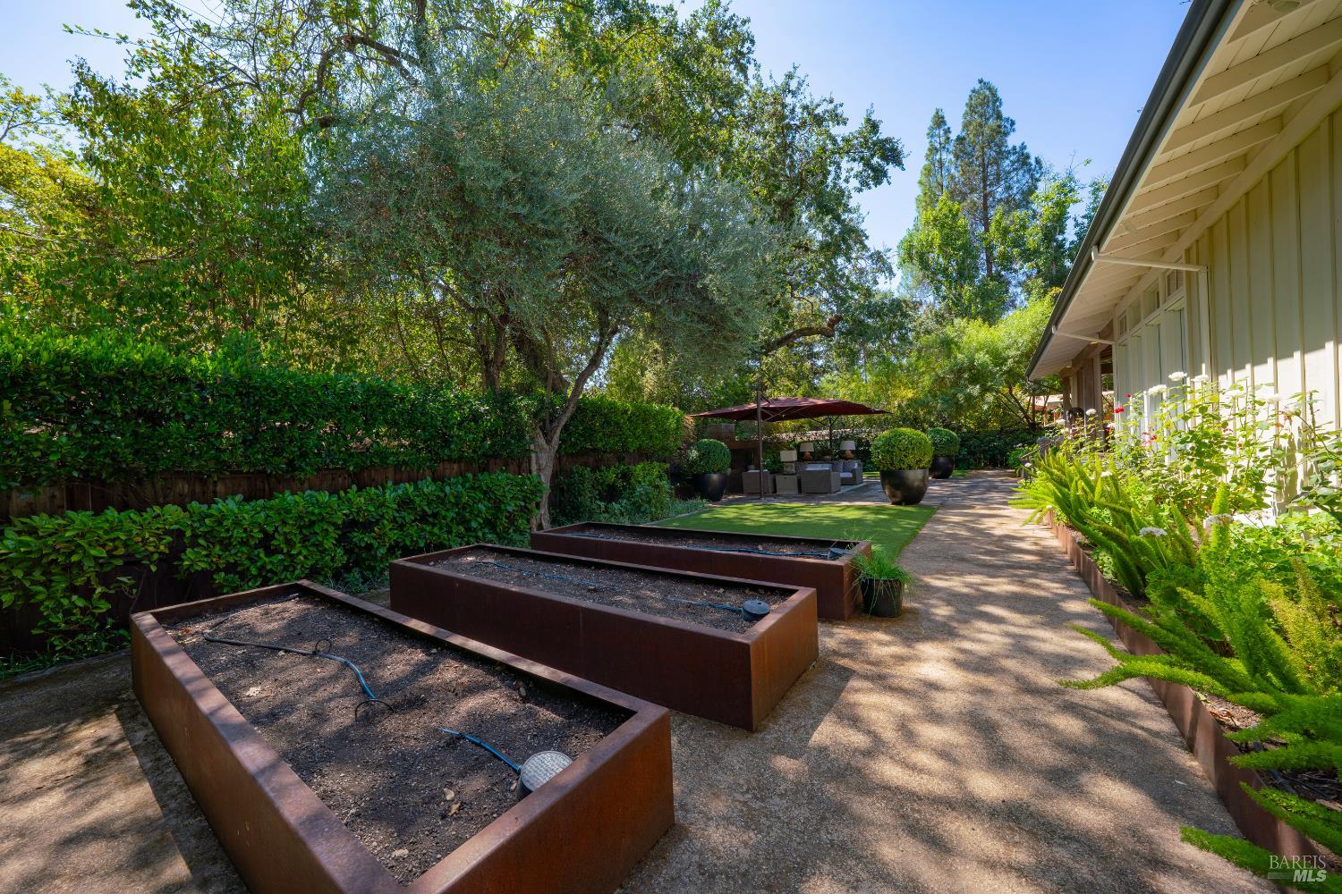Detail Gallery Image 45 of 52 For 1551 Spring St, Saint Helena,  CA 94574 - 4 Beds | 4/1 Baths