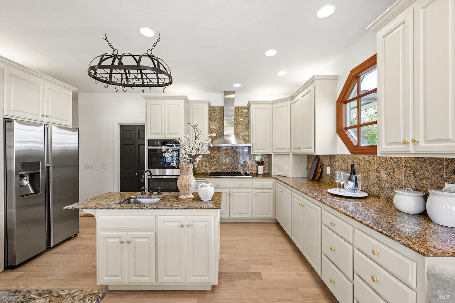 Detail Gallery Image 24 of 61 For 735 Johnson St, Healdsburg,  CA 95448 - 3 Beds | 2 Baths