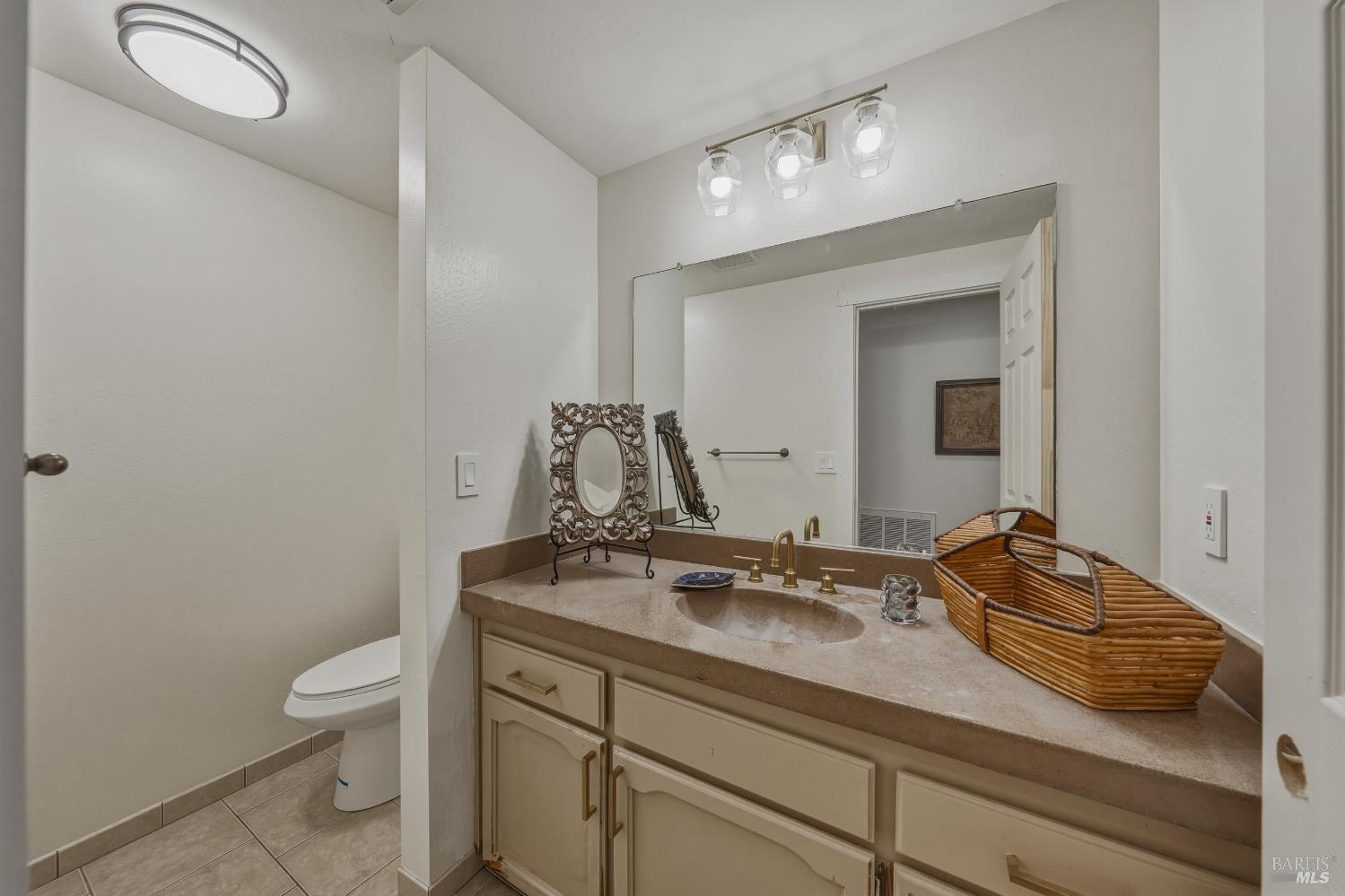Detail Gallery Image 28 of 75 For 1001 Louis Way, Lakeport,  CA 95453 - 3 Beds | 2/1 Baths