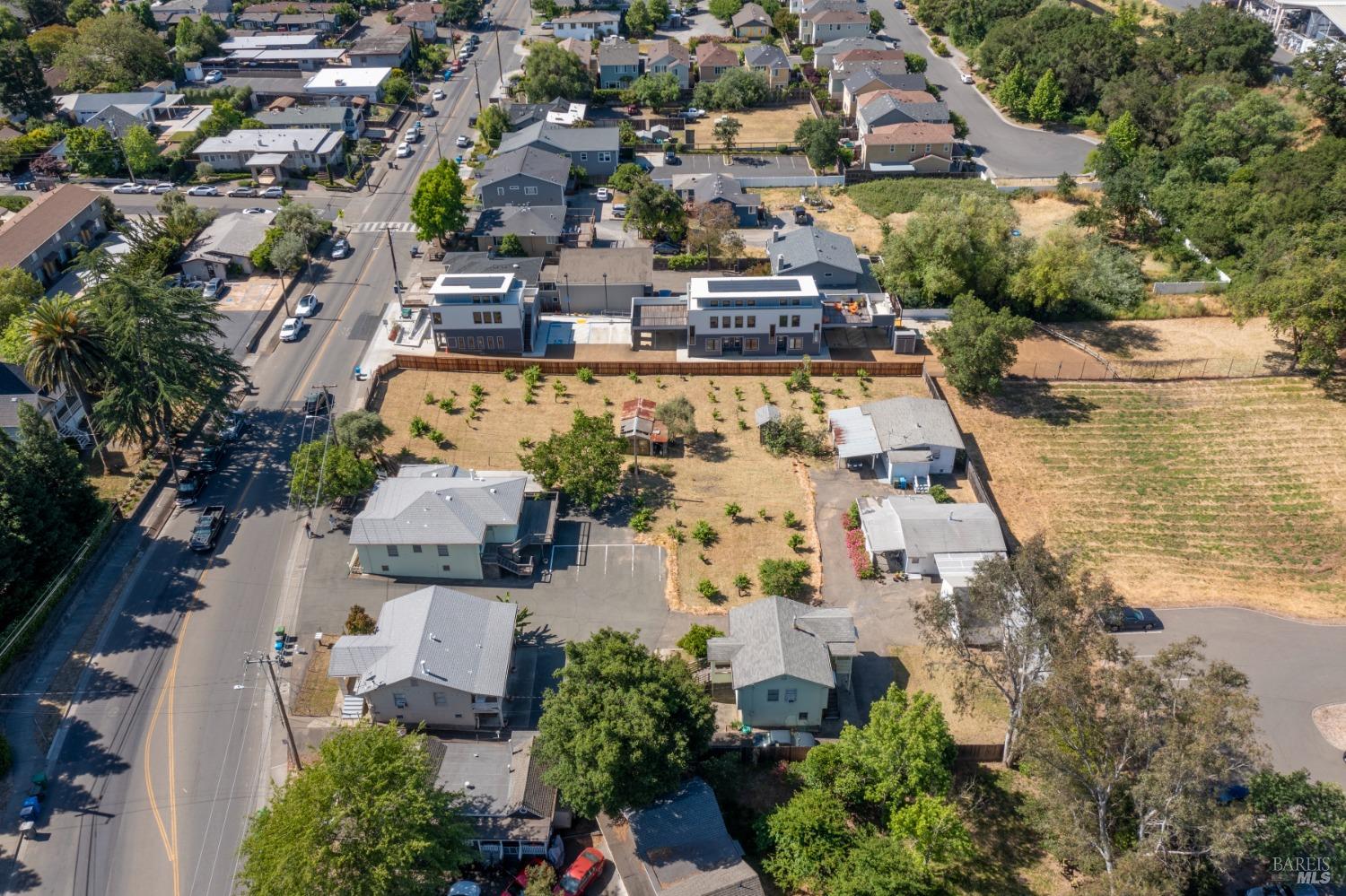 Detail Gallery Image 4 of 30 For 821 Healdsburg Ave, Healdsburg,  CA 95448 - – Beds | – Baths