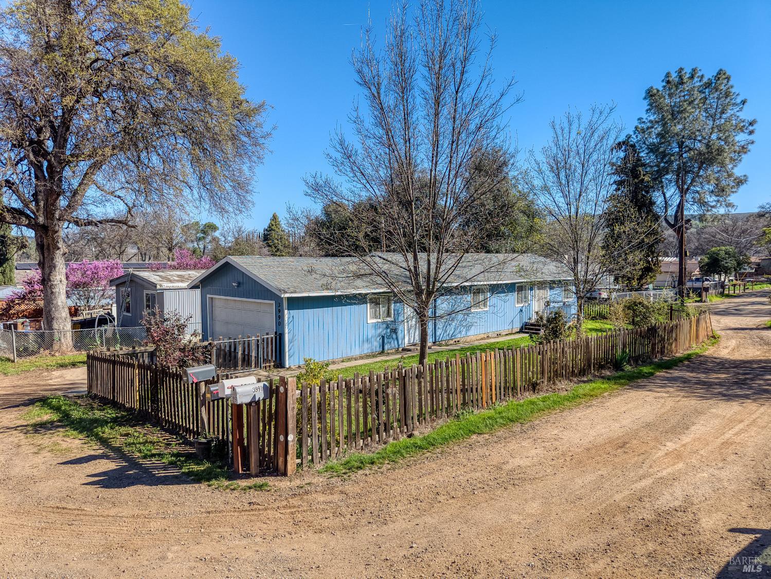 Detail Gallery Image 4 of 40 For 3990 Manchester Ave, Clearlake,  CA 95422 - 3 Beds | 1 Baths