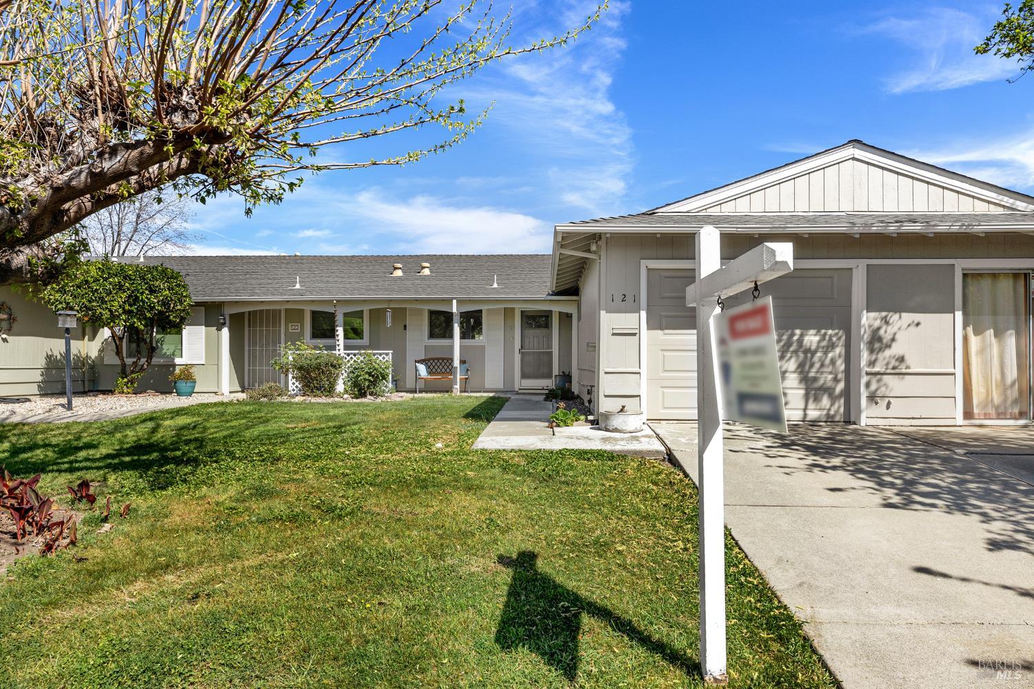 Detail Gallery Image 2 of 26 For 121 Sequoia Dr, Vacaville,  CA 95687 - 1 Beds | 1 Baths