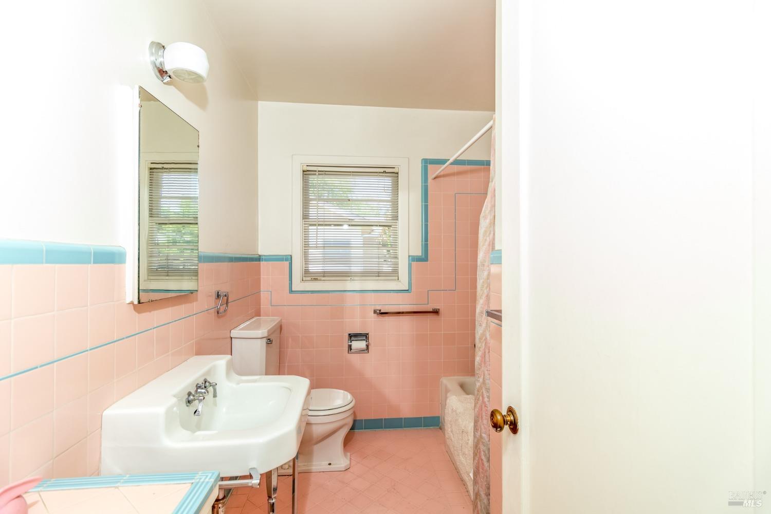 Detail Gallery Image 15 of 30 For 821 Healdsburg Ave, Healdsburg,  CA 95448 - – Beds | – Baths