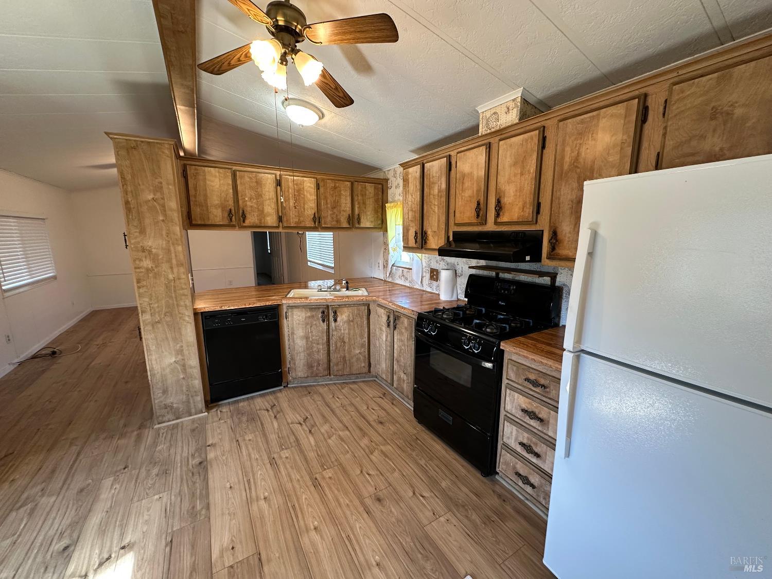 Detail Gallery Image 5 of 20 For 12880 4th. St, Clearlake Oaks,  CA 95423 - 2 Beds | 2 Baths