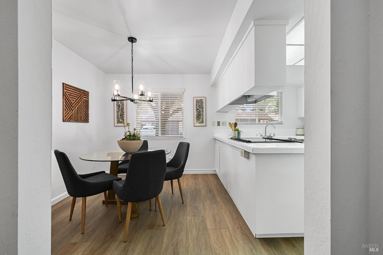 Detail Gallery Image 5 of 37 For 91 Grande Paseo Unkn, San Rafael,  CA 94903 - 4 Beds | 2/1 Baths