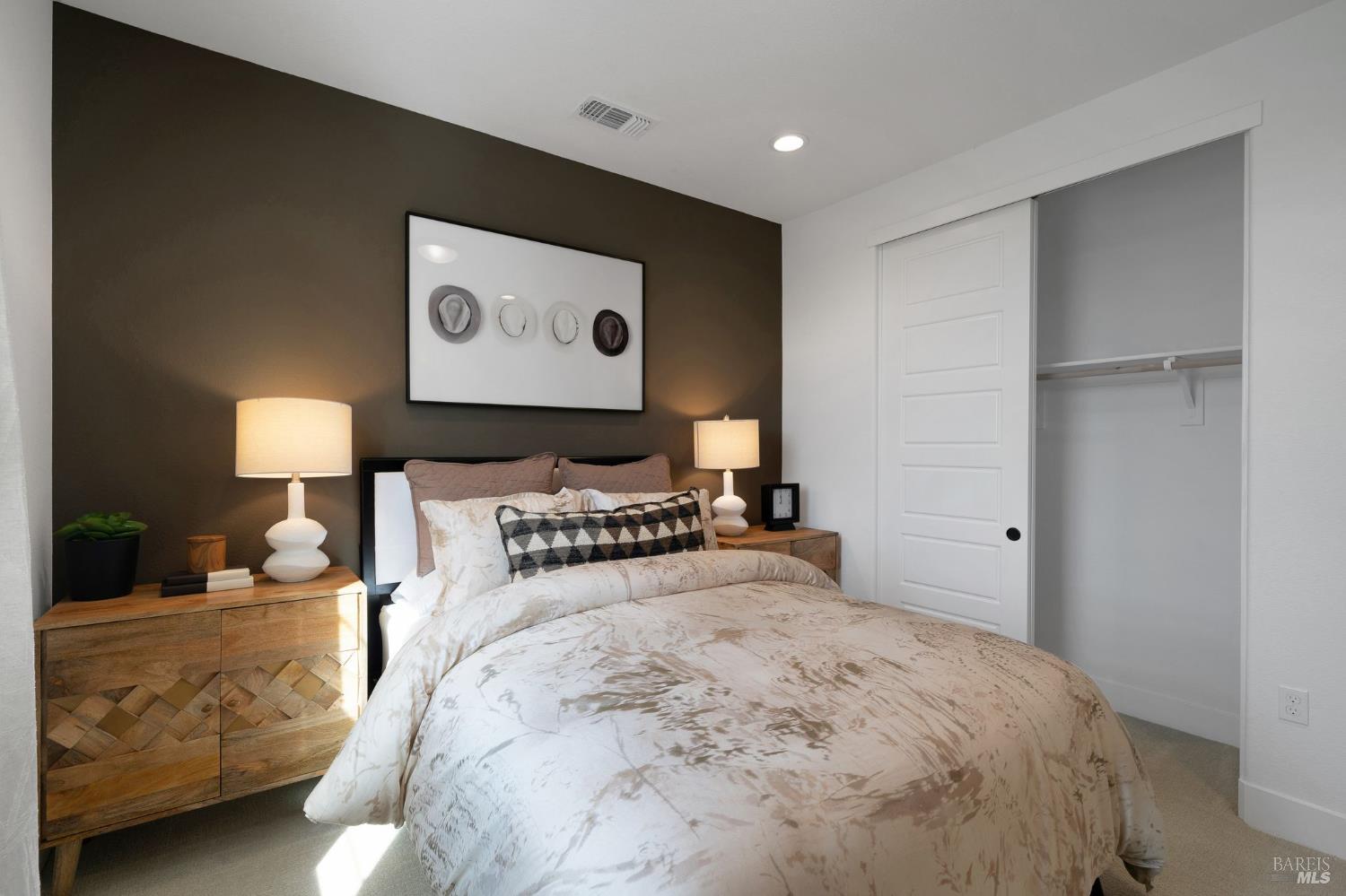 Detail Gallery Image 20 of 39 For 516 Eagle Cir, Oakley,  CA 94561 - 5 Beds | 3 Baths