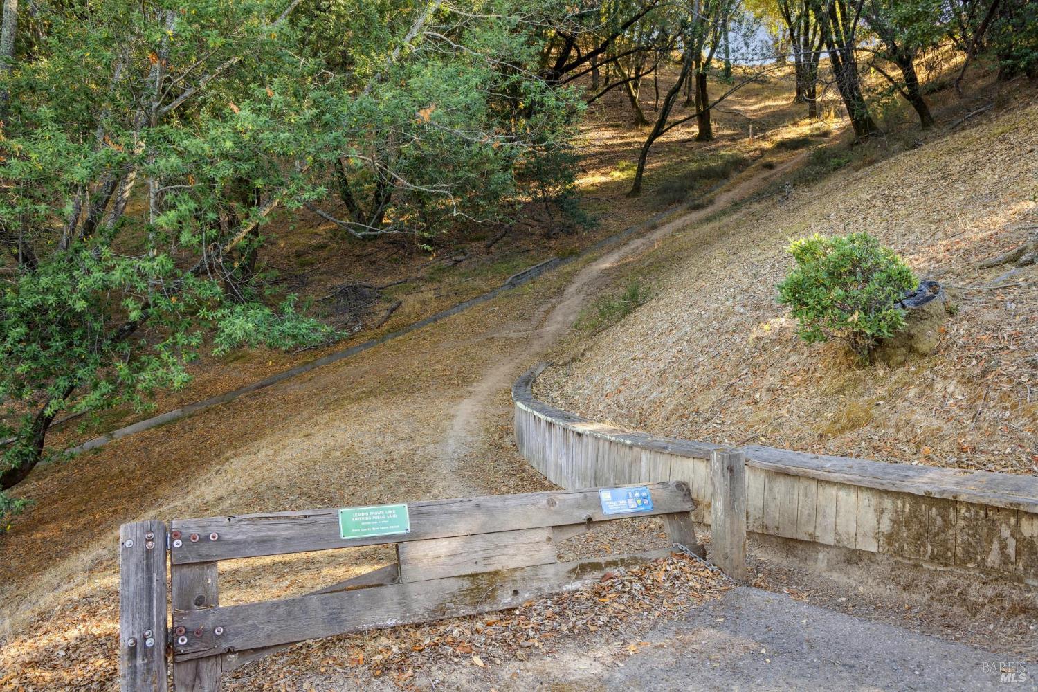 Detail Gallery Image 32 of 32 For 166 Pelican Ln, Novato,  CA 94949 - 4 Beds | 2/1 Baths