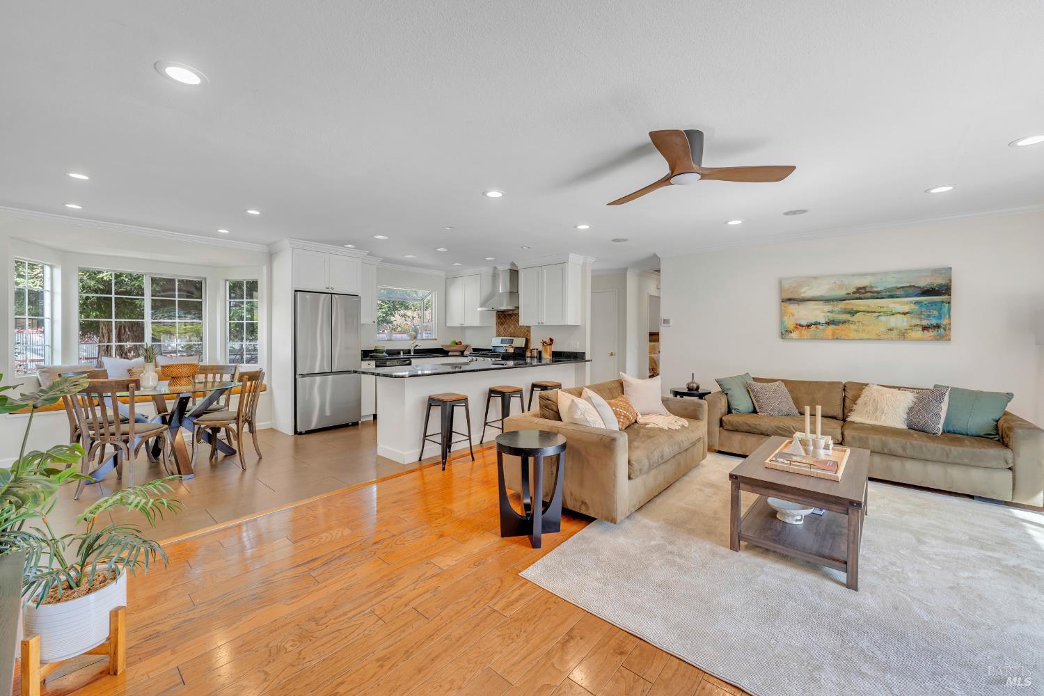 Detail Gallery Image 5 of 41 For 8854 Egg Farm Ln, Kenwood,  CA 95452 - 5 Beds | 3 Baths