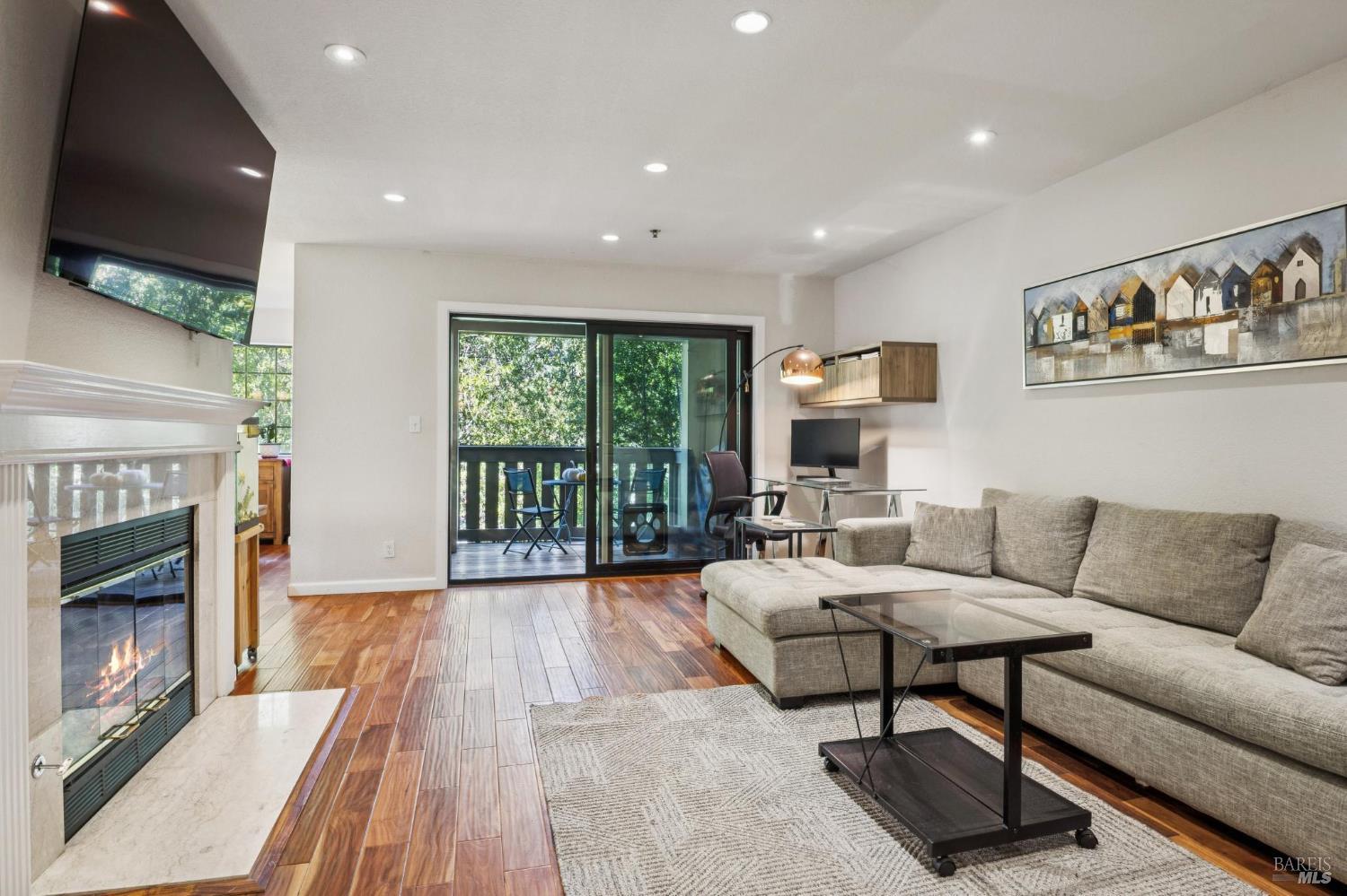 Detail Gallery Image 3 of 32 For 166 Pelican Ln, Novato,  CA 94949 - 4 Beds | 2/1 Baths