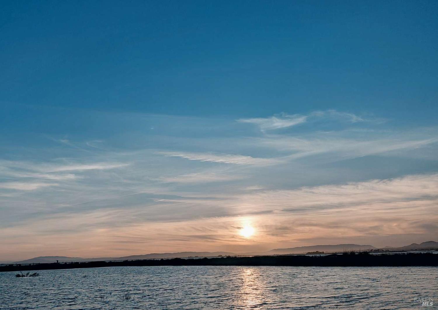 Detail Gallery Image 9 of 26 For 528 Wetlands Edge Rd, American Canyon,  CA 94503 - 4 Beds | 2/1 Baths