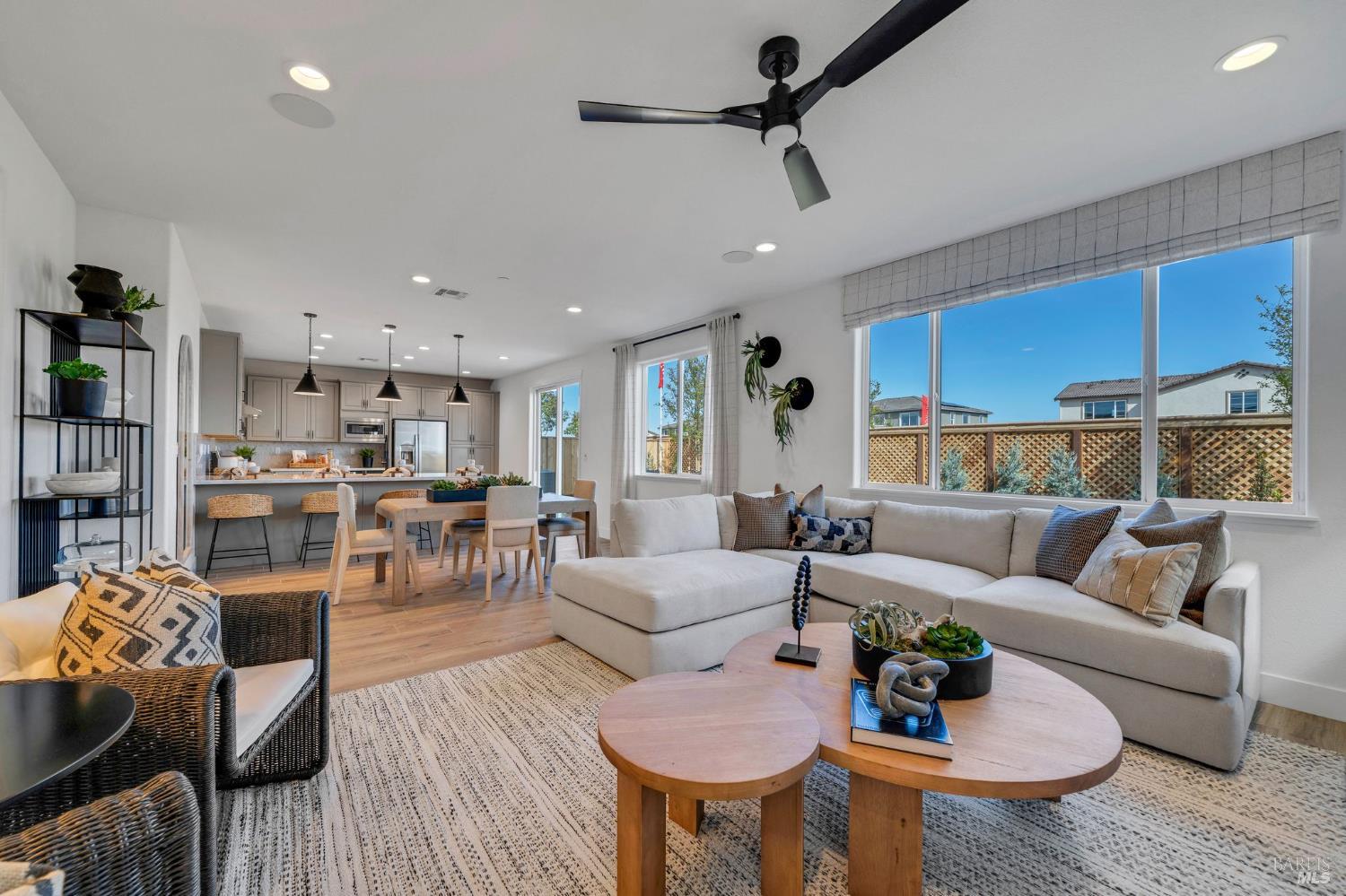 Detail Gallery Image 6 of 39 For 516 Eagle Cir, Oakley,  CA 94561 - 5 Beds | 3 Baths