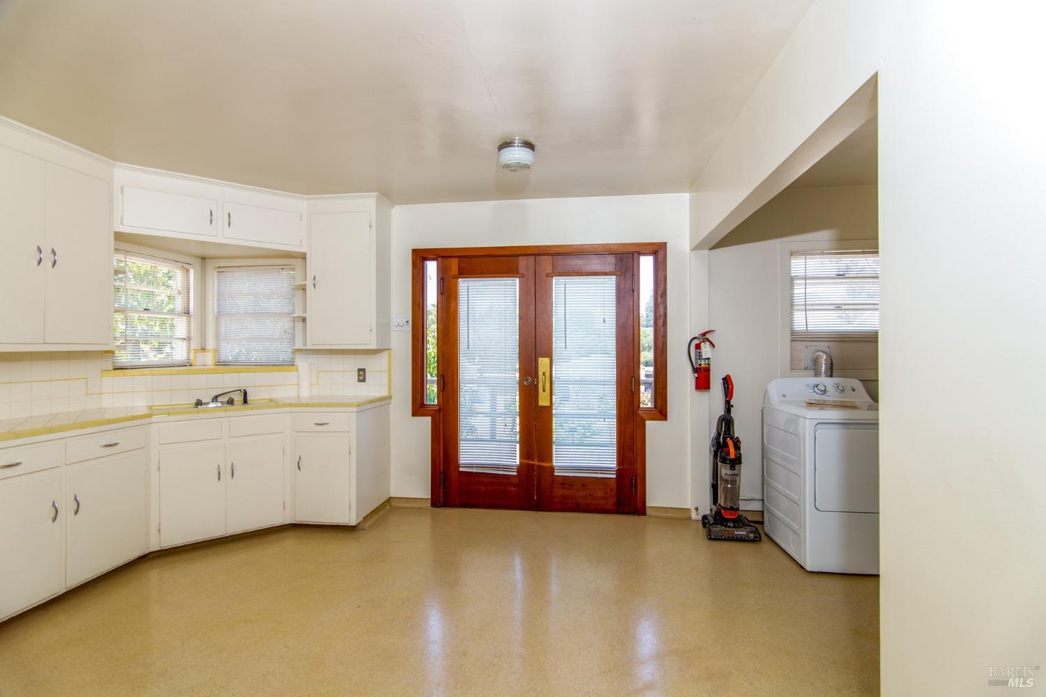 Detail Gallery Image 17 of 30 For 821 Healdsburg Ave, Healdsburg,  CA 95448 - – Beds | – Baths