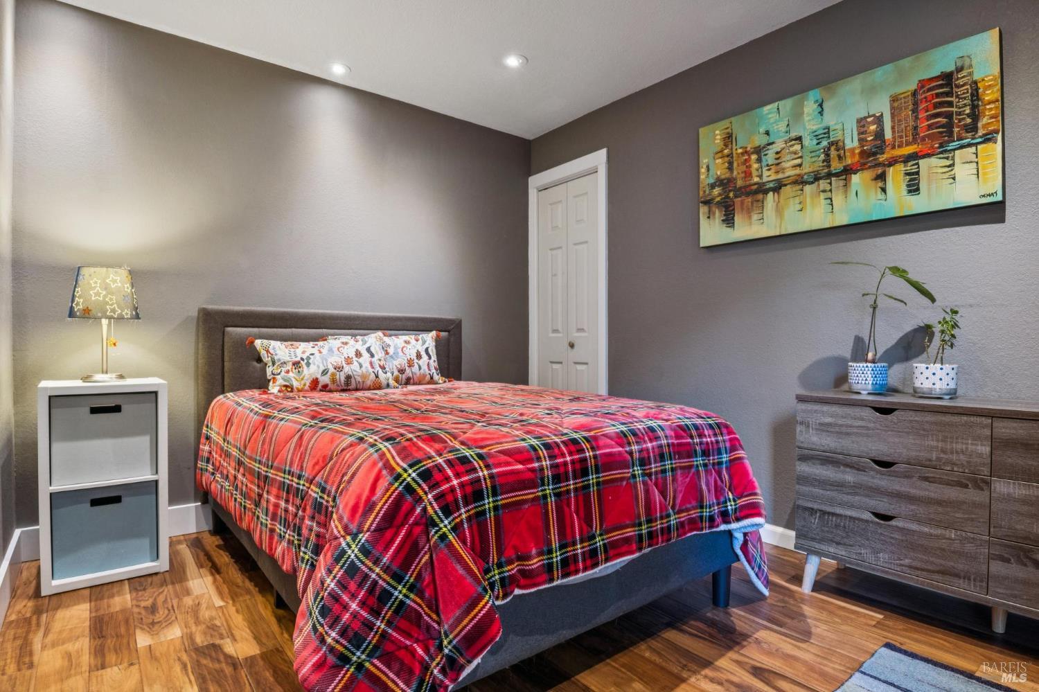 Detail Gallery Image 15 of 32 For 166 Pelican Ln, Novato,  CA 94949 - 4 Beds | 2/1 Baths